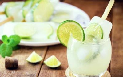 Caipirinha de Limão com Água de Coco e Picolé